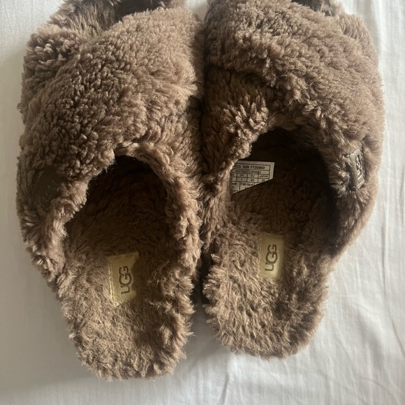 UGG Fuzz Sugar Cross Slide - Picture 5 of 11